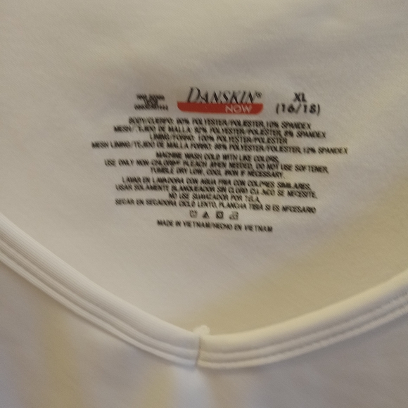 Danskin Activewear tank with built in bra shelf - Picture 4 of 4